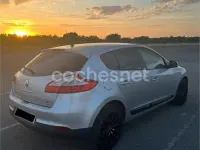 Usado Renault Mégane III Business 90 CV (66 kW) 2013 Gris / plata Berlina