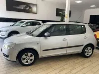 Usado Skoda Fabia Style 80 CV (58 kW) 2008 Gris Utilitario