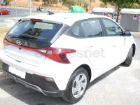 Usado Hyundai i20 84 CV (61 kW) 2025 Blanco Utilitario