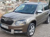Usado Skoda Yeti Elegance 110 CV (80 kW) 2015 Marrón SUV