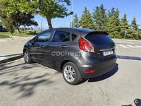 Usado Ford Fiesta Titanium 100 HP (73 kW) 2016 Cinzento Sedan