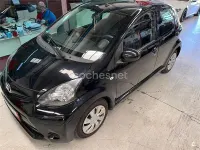 Usado Toyota Aygo Live 68 CV (50 kW) 2012 Negro Utilitario