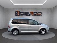 Usado VW Touran 140 CV (102 kW) 2007 Gris / plata Monovolumen