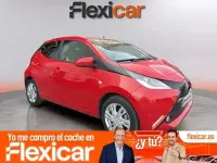 Usado Toyota Aygo X-play 69 CV (50 kW) 2018 Rojo Utilitario