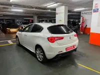 Usado Alfa Romeo Giulietta Distinctive 140 CV (102 kW) 2012 Blanco Utilitario