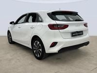 Begagnad Kia Ceed 101 HK (74 kW) 2024 Vit Halvkombi