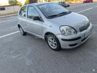 Usado Toyota Yaris T3 87 CV (63 kW) 2003 Blanco Berlina