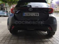 Usado Toyota Yaris Hybrid Edition 116 CV (85 kW) 2021 Gris / plata Berlina