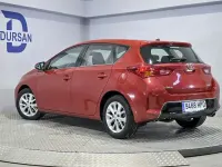 Usado Toyota Auris Active 124 CV (91 kW) 2013 Rojo Utilitario