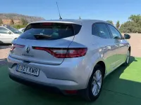 Usado Renault Mégane Zen 115 CV (84 kW) 2019 Gris / plata Berlina
