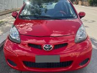 Usado Toyota Aygo Connect Style 68 CV (50 kW) 2011 Rojo Utilitario
