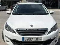 Usado Peugeot 308 Active 120 CV (88 kW) 2015 Gris / plata Berlina