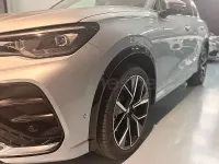 Usado VW Tiguan R-line 204 CV (150 kW) 2025 Gris / plata SUV