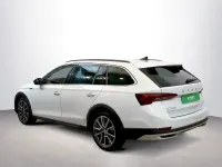 Usado Skoda Octavia 200 CV (147 kW) 2022 Blanco Familiar