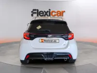 Usado Toyota Yaris Hybrid Sport 116 CV (85 kW) 2023 Blanco Berlina
