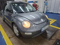 Usado VW New Beetle 115 CV (84 kW) 1999 Gris / plata Utilitario