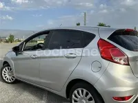 Usado Ford Fiesta Trend 75 CV (55 kW) 2015 Gris / plata Utilitario