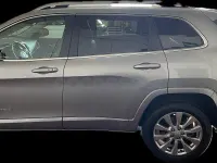 Usado Jeep Cherokee Overland 195 CV (143 kW) 2019 Gris / plata SUV