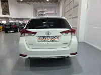 Usado Toyota Auris Touring Sports Business Edition 90 CV (66 kW) 2016 Blanco Familiar