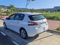 Usado Peugeot 308 Allure 125 CV (91 kW) 2014 Blanco Berlina
