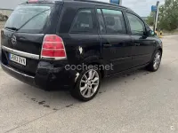 Usado Opel Zafira Elegance 100 HP (73 kW) 2006 Preto Monovolume