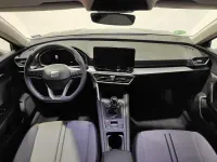 Usado Seat Leon Style 150 CV (110 kW) 2024 Gris / plata Berlina