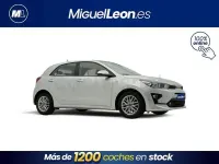 Usado Kia Rio 84 CV (61 kW) 2022 Gris / plata Berlina