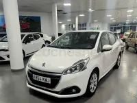 Usado Peugeot 208 Active 75 CV (55 kW) 2018 Blanco Utilitario