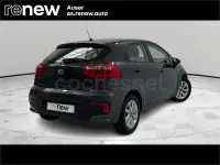 Usado Kia Rio 84 CV (61 kW) 2017 Gris / plata Berlina