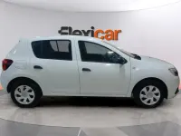 Usado Dacia Sandero Ambiance 75 CV (55 kW) 2018 Blanco Berlina