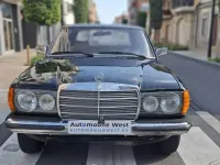 Usado Mercedes 200 75 CV (55 kW) 1981 Negro Berlina