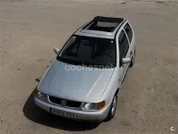 Usado VW Polo 60 CV (44 kW) 1998 Gris / plata Berlina