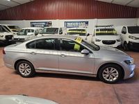 Usado VW Passat Business 150 CV (110 kW) 2021 Gris / plata Berlina