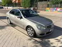 Usado Mercedes C200 Elegance 136 CV (100 kW) 2009 Gris / plata Berlina