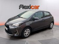 Usado Toyota Yaris Hybrid Active 100 CV (73 kW) 2019 Gris Utilitario