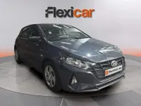 Usado Hyundai i20 84 CV (61 kW) 2022 Gris Utilitario