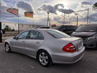 Usado Mercedes E220 Avantgarde 150 CV (110 kW) 2005 Gris / plata Berlina