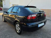 Usado Seat Leon 100 CV (73 kW) 2006 Negro Utilitario