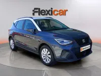 Usado Seat Arona Style 110 CV (80 kW) 2023 Gris SUV
