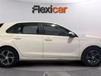 Usado Hyundai i30 117 CV (86 kW) 2021 Blanco Familiar