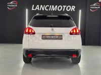 Usado Peugeot 2008 Allure 110 CV (80 kW) 2018 Blanco SUV