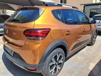 Usado Dacia Sandero Comfort 101 CV (74 kW) 2021 Naranja Berlina