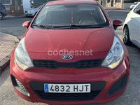 Usado Kia Rio 85 CV (62 kW) 2013 Rojo Berlina