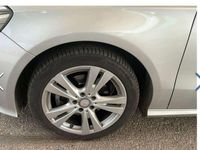 Usado Mercedes A180 122 CV (89 kW) 2017 Gris Utilitario