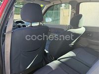 Usado Renault Clio II 75 CV (55 kW) 2001 Rojo Berlina