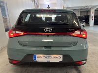 Usado Hyundai i20 100 CV (73 kW) 2023 Verde Utilitario