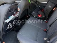 Usado Ford Focus Trend 100 CV (73 kW) 2003 Gris / plata Berlina