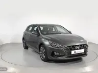 Usado Hyundai i30 110 CV (80 kW) 2022 Gris Berlina