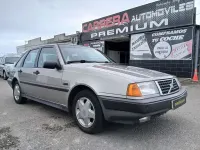 Usado Volvo 440 90 CV (66 kW) 1990 Gris Utilitario