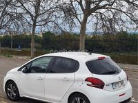 Usado Peugeot 208 Active 82 CV (60 kW) 2015 Blanco Utilitario